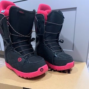 ❌SOLD❌ Burton MINT Women’s Snowboard Boots